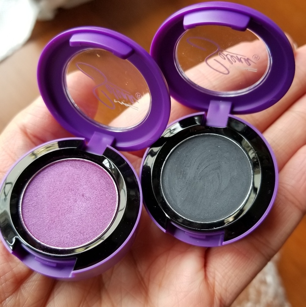 Selena MAC Collection - Picture 4 of 7